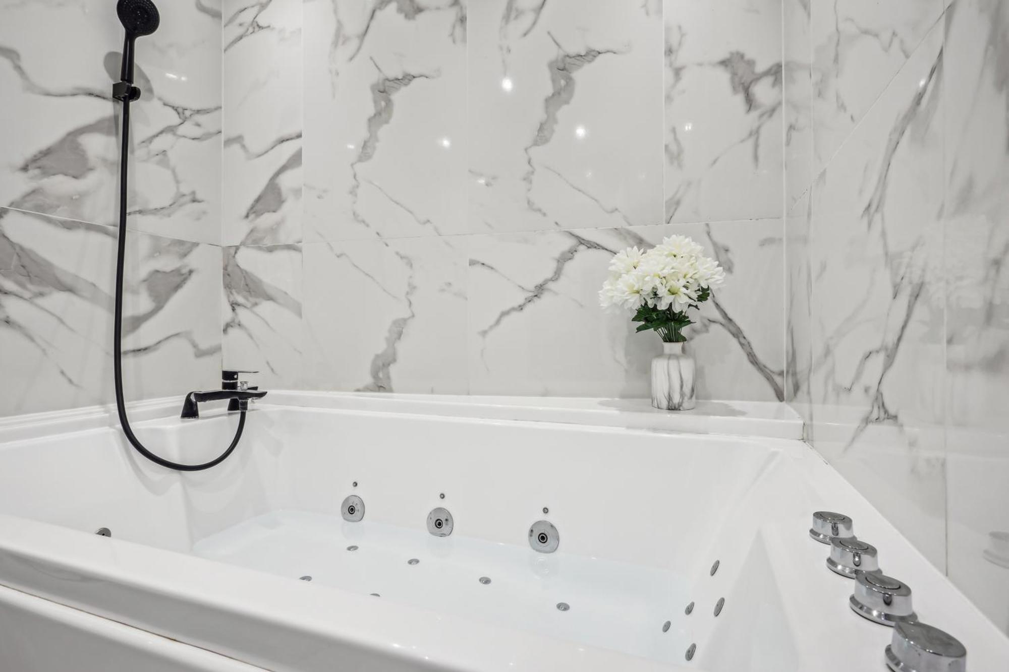 Studio Avec Jacuzzi & Vue Sur Le Parc Soubiran Dammarie-lè-Lys Esterno foto